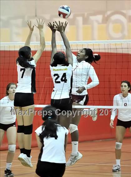 Thumbnail 1 in Cerritos vs Downey (Molten Classic) photogallery.