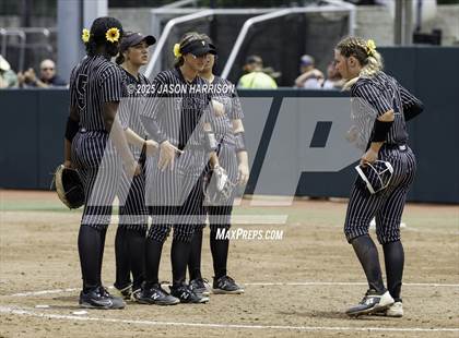 Thumbnail 3 in Kingwood vs. Forney (UIL Softball 6A D2 Final) photogallery.