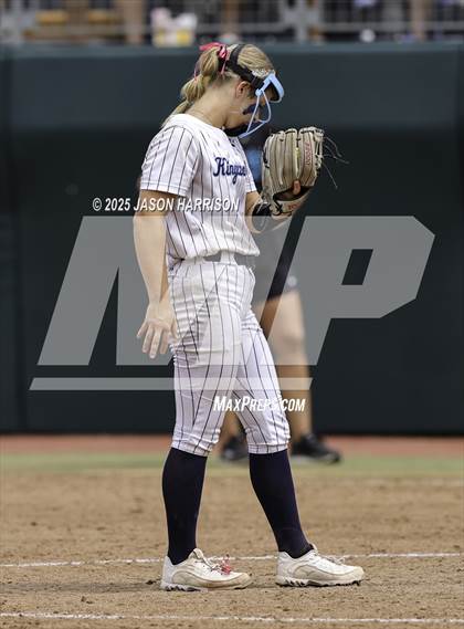 Thumbnail 3 in Kingwood vs. Forney (UIL Softball 6A D2 Final) photogallery.