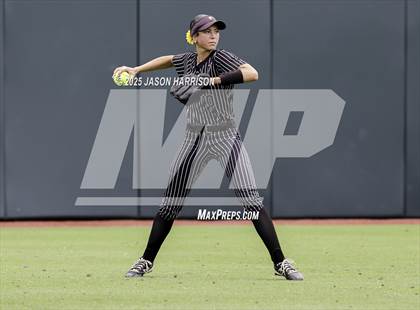 Thumbnail 1 in Kingwood vs. Forney (UIL Softball 6A D2 Final) photogallery.