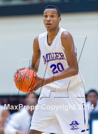 Thumbnail 3 in Hays vs. Miller (UIL 4A Regional Semifinal) photogallery.