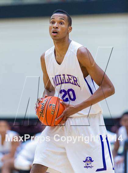 Thumbnail 1 in Hays vs. Miller (UIL 4A Regional Semifinal) photogallery.