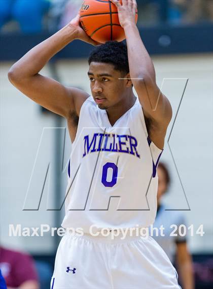 Thumbnail 3 in Hays vs. Miller (UIL 4A Regional Semifinal) photogallery.