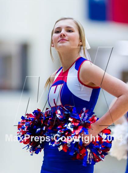 Thumbnail 2 in Hays vs. Miller (UIL 4A Regional Semifinal) photogallery.