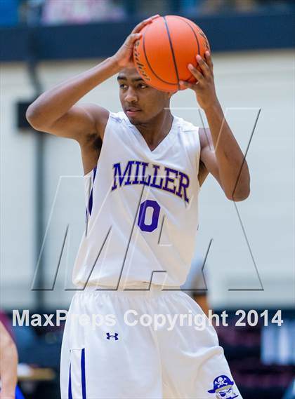 Thumbnail 2 in Hays vs. Miller (UIL 4A Regional Semifinal) photogallery.