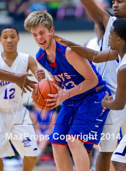 Thumbnail 2 in Hays vs. Miller (UIL 4A Regional Semifinal) photogallery.