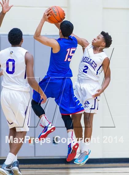 Thumbnail 3 in Hays vs. Miller (UIL 4A Regional Semifinal) photogallery.