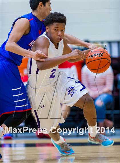 Thumbnail 3 in Hays vs. Miller (UIL 4A Regional Semifinal) photogallery.