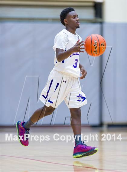 Thumbnail 2 in Hays vs. Miller (UIL 4A Regional Semifinal) photogallery.