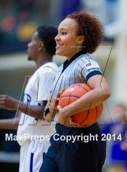 Thumbnail 2 in Hays vs. Miller (UIL 4A Regional Semifinal) photogallery.