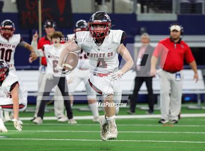 Thumbnail 3 in Motley County vs. Strawn (UIL Football 6-Man 1A D2 Finals) photogallery.