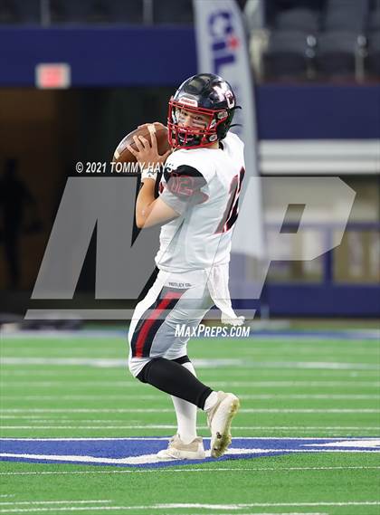 Thumbnail 1 in Motley County vs. Strawn (UIL Football 6-Man 1A D2 Finals) photogallery.