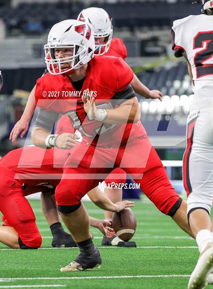 Thumbnail 3 in Motley County vs. Strawn (UIL Football 6-Man 1A D2 Finals) photogallery.