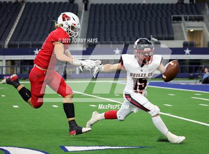 Thumbnail 1 in Motley County vs. Strawn (UIL Football 6-Man 1A D2 Finals) photogallery.