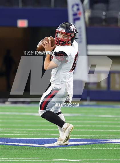 Thumbnail 2 in Motley County vs. Strawn (UIL Football 6-Man 1A D2 Finals) photogallery.