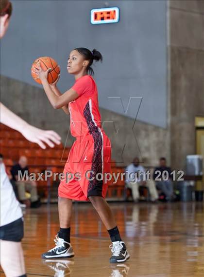 Thumbnail 1 in MacArthur vs. Coronado (5A Region 1 Semifinal) photogallery.