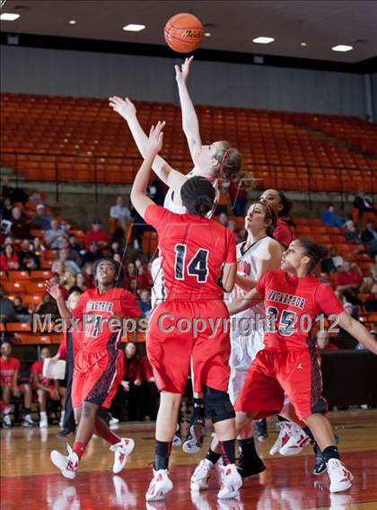 Thumbnail 2 in MacArthur vs. Coronado (5A Region 1 Semifinal) photogallery.
