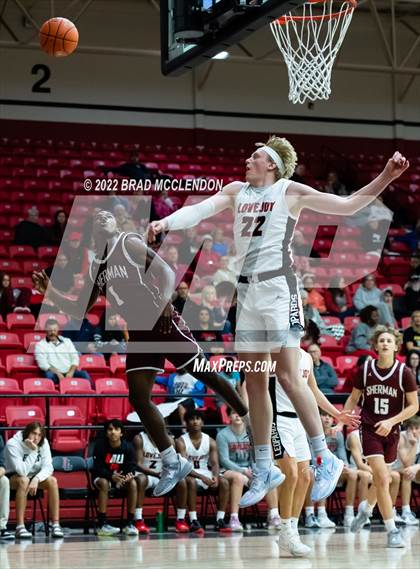 Thumbnail 1 in Sherman vs Lovejoy photogallery.
