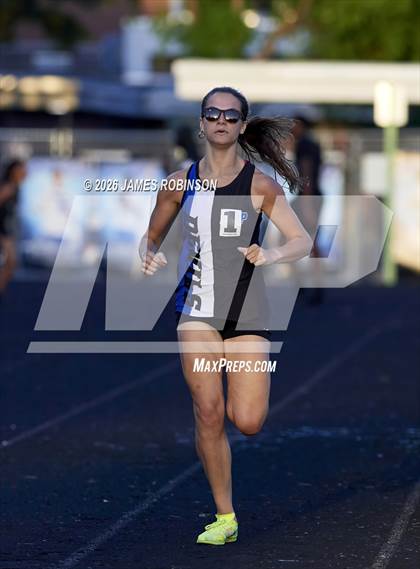 Thumbnail 2 in Stanton Invitational (800m) photogallery.