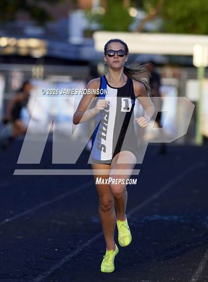 Thumbnail 1 in Stanton Invitational (800m) photogallery.