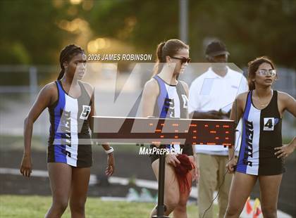 Thumbnail 2 in Stanton Invitational (800m) photogallery.