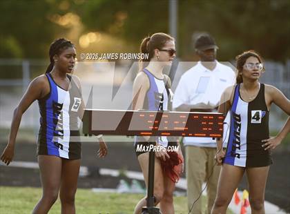 Thumbnail 3 in Stanton Invitational (800m) photogallery.