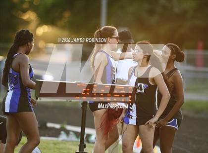 Thumbnail 1 in Stanton Invitational (800m) photogallery.