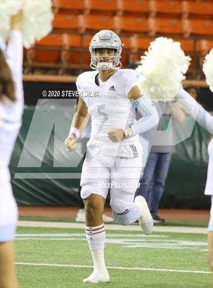 Thumbnail 2 in Polynesian Bowl (Team Makai vs. Team Mauka) photogallery.