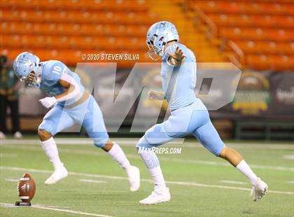 Thumbnail 3 in Polynesian Bowl (Team Makai vs. Team Mauka) photogallery.