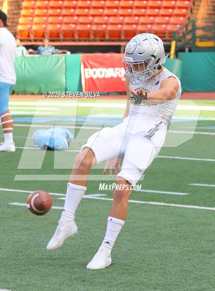 Thumbnail 2 in Polynesian Bowl (Team Makai vs. Team Mauka) photogallery.