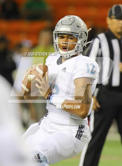 Thumbnail 3 in Polynesian Bowl (Team Makai vs. Team Mauka) photogallery.