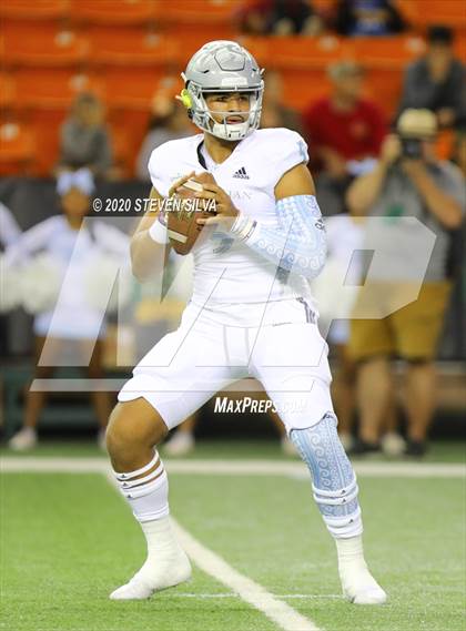 Thumbnail 3 in Polynesian Bowl (Team Makai vs. Team Mauka) photogallery.