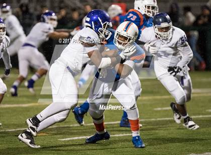 Thumbnail 2 in Rainier Beach vs. Garfield (WIAA 3A Semifinal) photogallery.