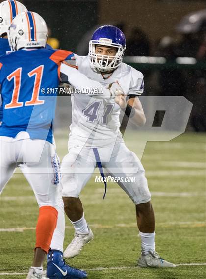 Thumbnail 2 in Rainier Beach vs. Garfield (WIAA 3A Semifinal) photogallery.