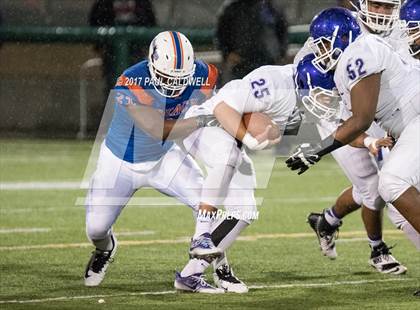 Thumbnail 2 in Rainier Beach vs. Garfield (WIAA 3A Semifinal) photogallery.