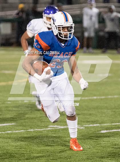 Thumbnail 2 in Rainier Beach vs. Garfield (WIAA 3A Semifinal) photogallery.