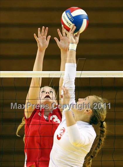 Thumbnail 2 in Cathedral Catholic vs. Campolindo (CIF D3 State Final) photogallery.