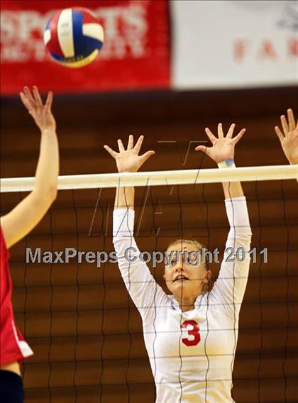 Thumbnail 1 in Cathedral Catholic vs. Campolindo (CIF D3 State Final) photogallery.