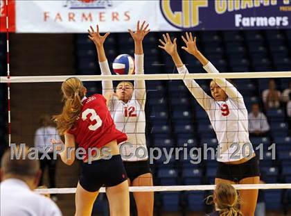 Thumbnail 1 in Cathedral Catholic vs. Campolindo (CIF D3 State Final) photogallery.