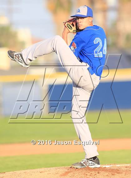 Thumbnail 2 in Los Altos vs Warren photogallery.