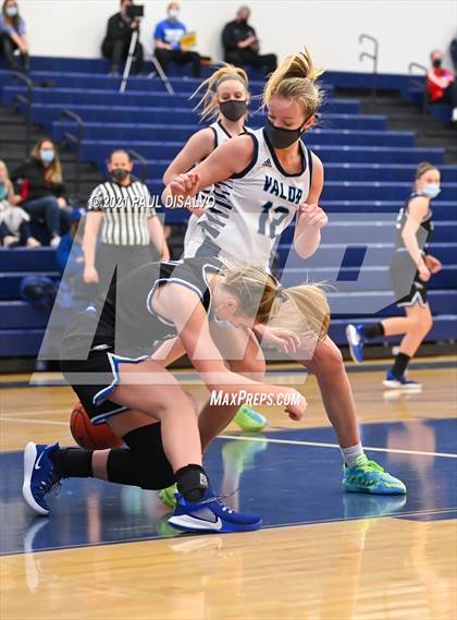 Thumbnail 2 in Valor Christian vs. Highlands Ranch (CHSAA 5A Final Four) photogallery.