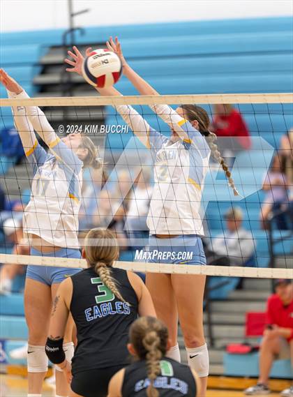 Thumbnail 2 in Oak Glen vs. Robert C. Byrd (Philip Barbour Tournament) photogallery.