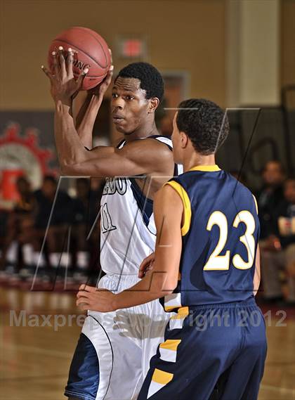 Thumbnail 2 in JW North vs. Silverado (MaxPreps Holiday Classic) photogallery.