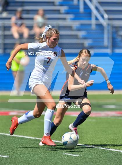 Thumbnail 3 in Wakeland vs. Rouse (UIL 5A Soccer Semifinal) photogallery.