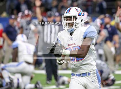 Thumbnail 2 in West Monroe vs. Zachary (LHSAA 5A Final) photogallery.