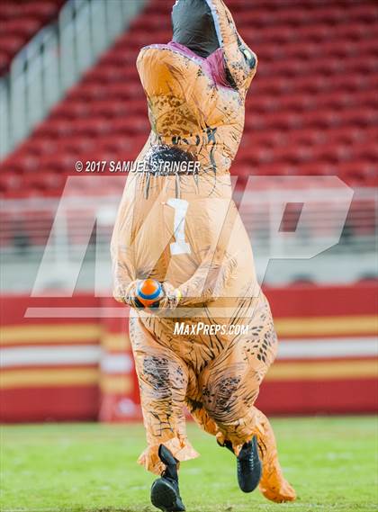 Thumbnail 3 in Mater Dei vs. St. Mary's (Levi's Stadium) photogallery.