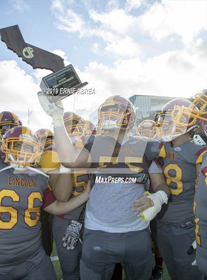 Thumbnail 3 in Gardena vs. Lincoln (CIF State D7-AA Final) photogallery.