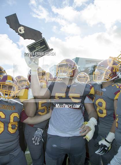 Thumbnail 2 in Gardena vs. Lincoln (CIF State D7-AA Final) photogallery.