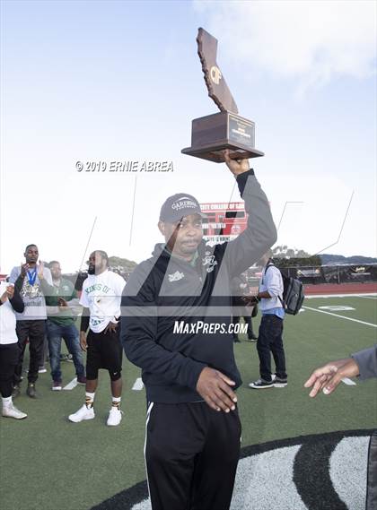 Thumbnail 3 in Gardena vs. Lincoln (CIF State D7-AA Final) photogallery.