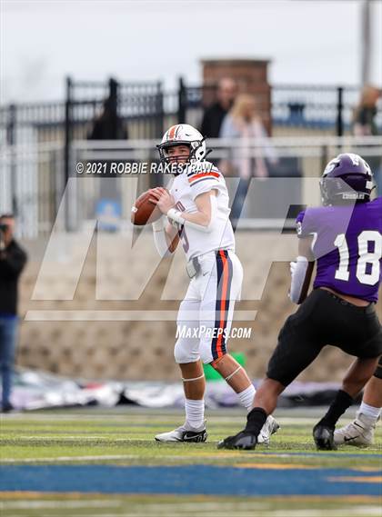 Thumbnail 1 in College Station vs. Wakeland (UIL Football 5A Regional Semifinals) photogallery.